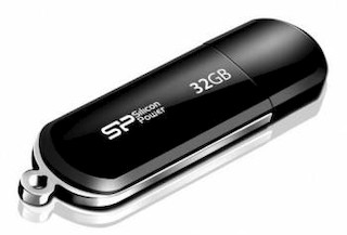 Флеш Диск USB 2.0 32Gb Silicon Power Lusmini 322 черный