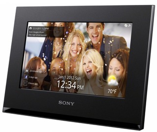 Фоторамка Sony 7" DPFWA700B 800x480 черный Стекло 1Gb Видео Wi-Fi/HD видео/Интернет радио/Прогноз по